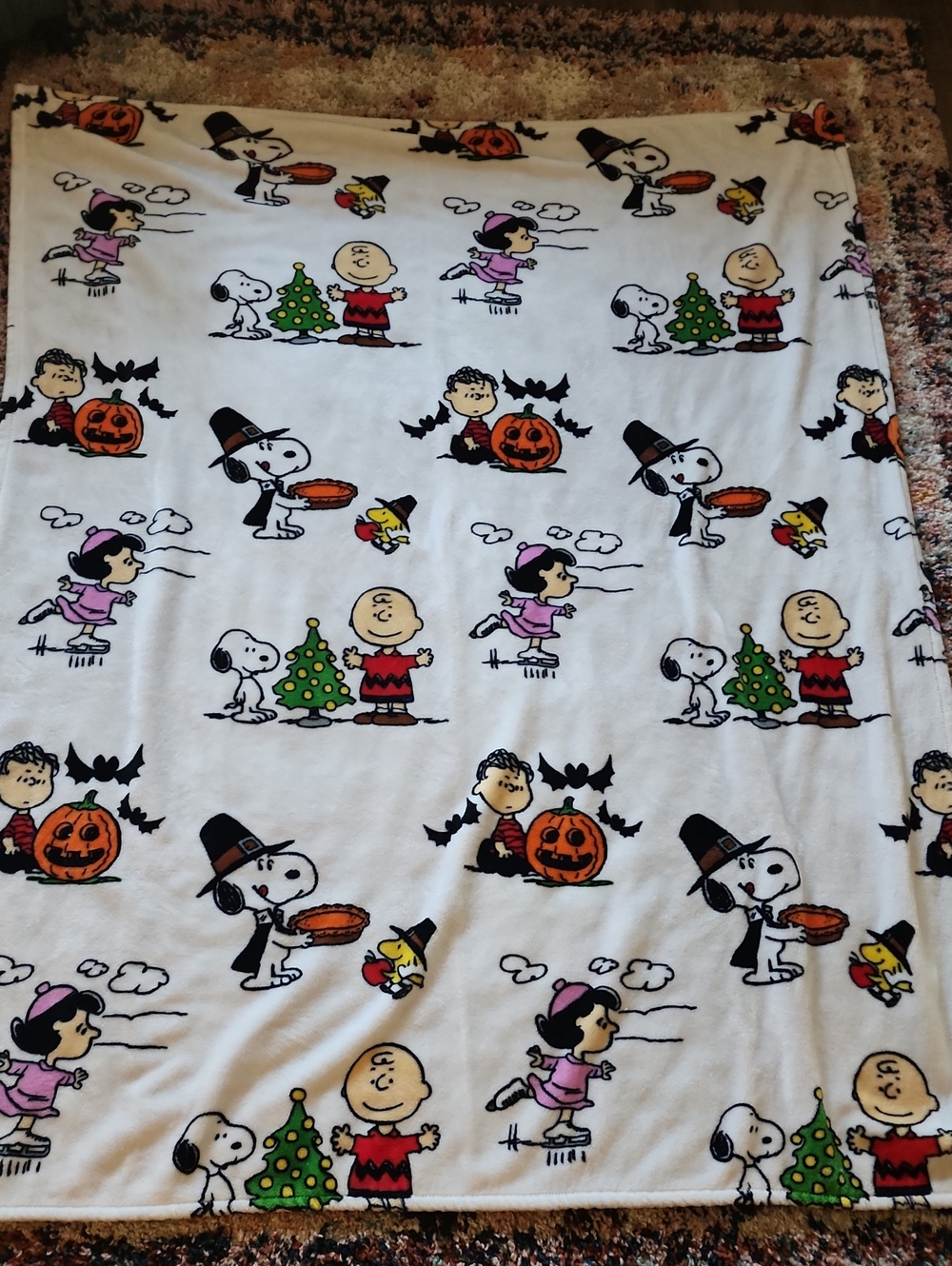 Berkshire White Peanuts Characters Holiday Soft Blanket 55x70